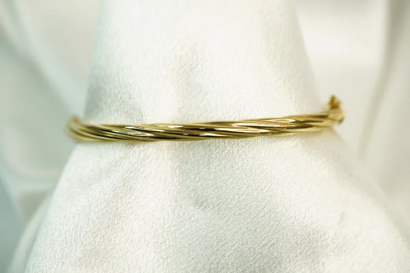 Slotted design bracelet-14k Twist Bangle Bracelet