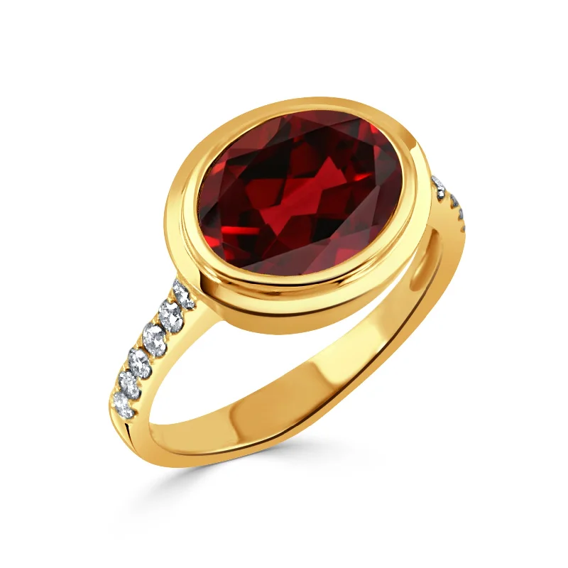 Shifted gem ring-Oval Garnet & Pavé Diamond 18K Yellow Gold Ring